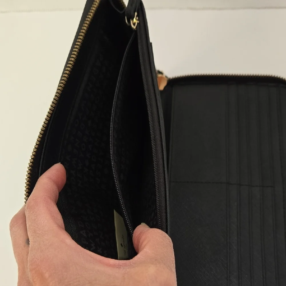 Kate Spade Black Leather Zip Around Wallet/Clutch EUC 8.5